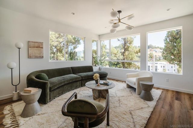 3868 N Riley Ln, Los Angeles, CA 90065