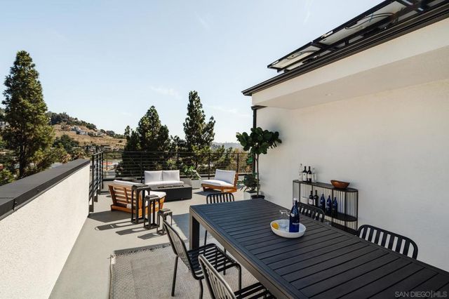 3868 N Riley Ln, Los Angeles, CA 90065