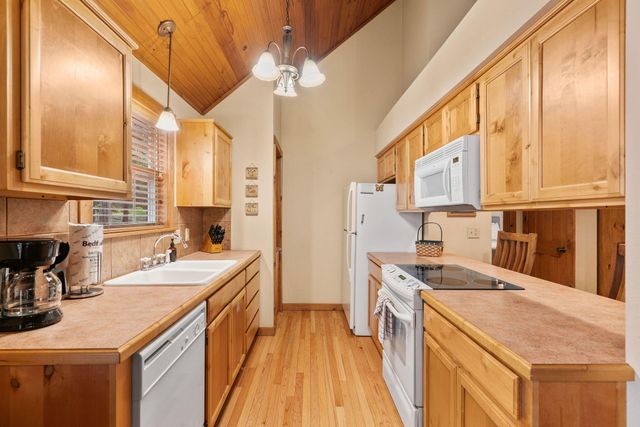24 Lost Creek Circle, Branson West, MO 65737