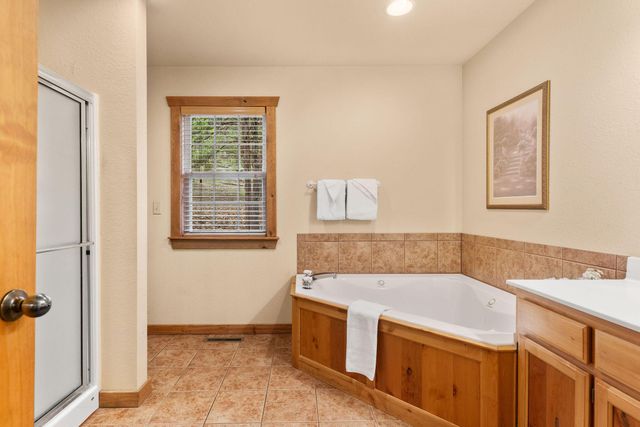 24 Lost Creek Circle, Branson West, MO 65737