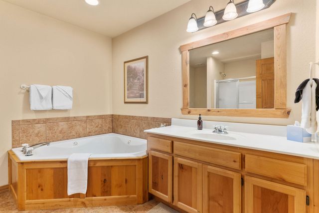 24 Lost Creek Circle, Branson West, MO 65737