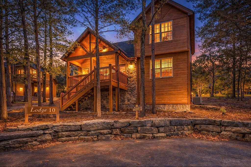 24 Lost Creek Circle, Branson West, MO 65737