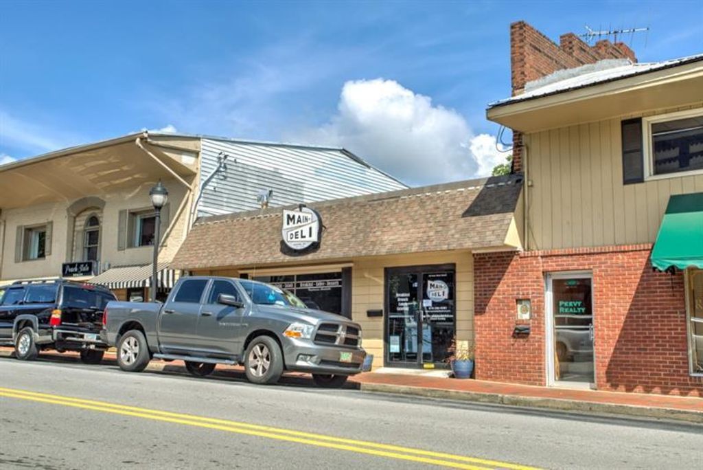 Image 15 of property listing at 4864 White Street, Sugar Hill, GA 30518