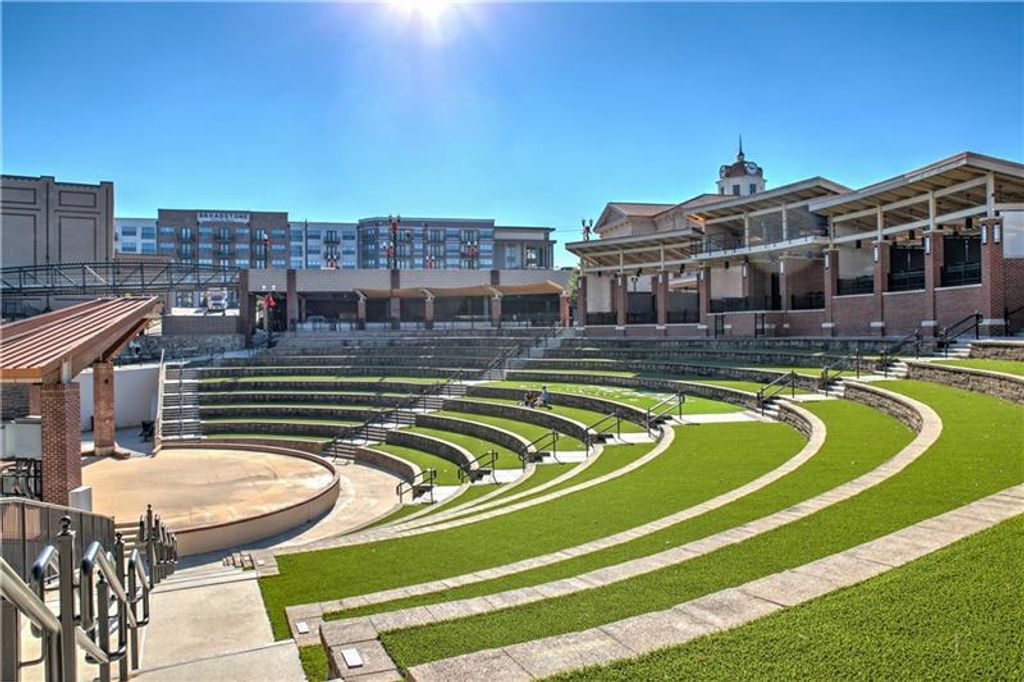 Image 7 of property listing at 4864 White Street, Sugar Hill, GA 30518