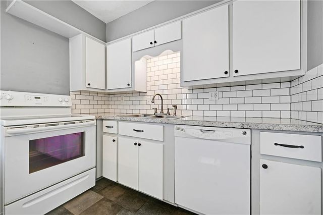 405 W 101st Street, Kansas City, MO 64114