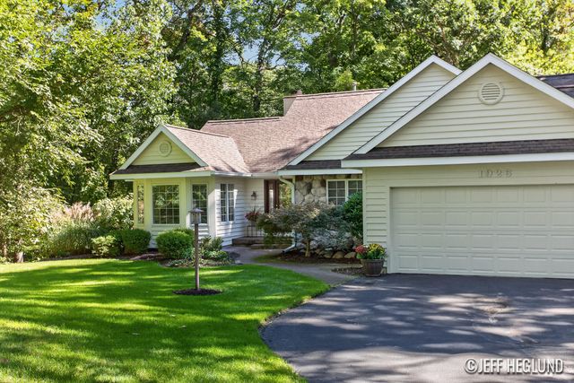 1926 Country Brook Drive Se, Cascade Twp, MI 49301