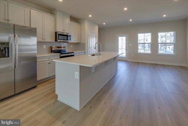 9390 TANFIELD DR, Fredericksburg, VA 22408