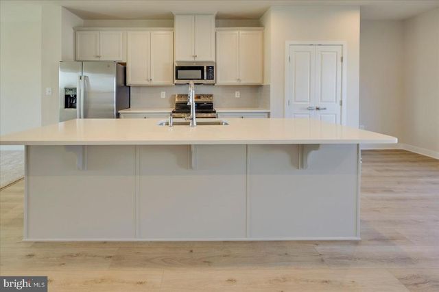 9390 TANFIELD DR, Fredericksburg, VA 22408