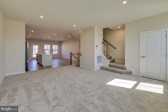 9390 TANFIELD DR, Fredericksburg, VA 22408