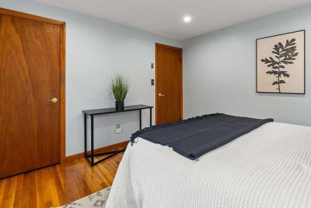 128 Dale St, Boston, MA 02131