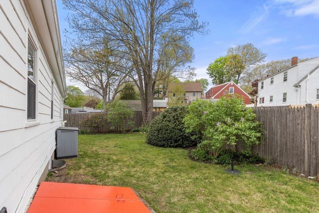 128 Dale St, Boston, MA 02131