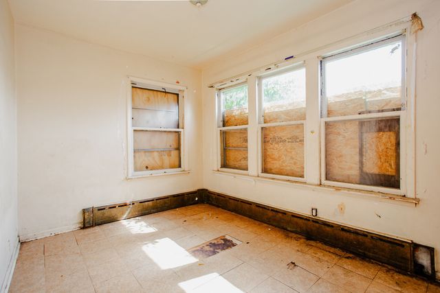 8255 S Saint Lawrence Avenue, Chicago, IL 60619