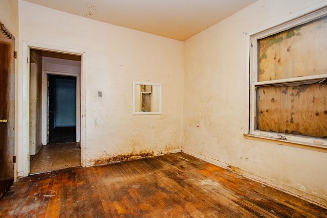 8255 S Saint Lawrence Avenue, Chicago, IL 60619