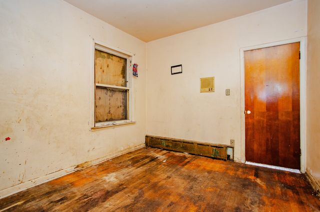 8255 S Saint Lawrence Avenue, Chicago, IL 60619