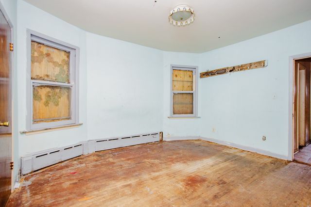 8255 S Saint Lawrence Avenue, Chicago, IL 60619