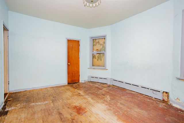 8255 S Saint Lawrence Avenue, Chicago, IL 60619