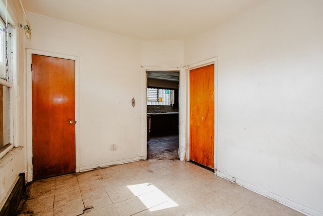 8255 S Saint Lawrence Avenue, Chicago, IL 60619