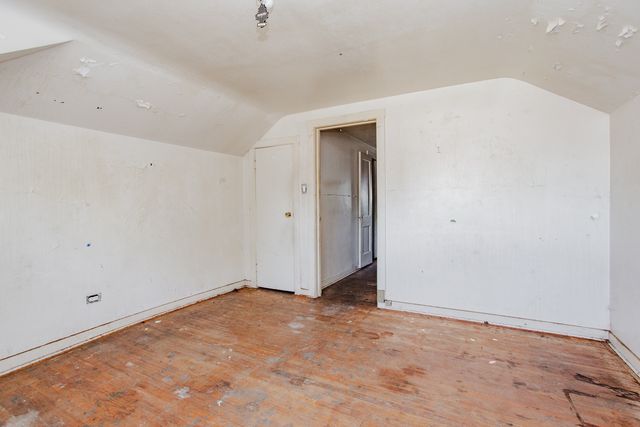 8255 S Saint Lawrence Avenue, Chicago, IL 60619