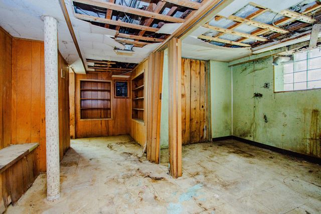 8255 S Saint Lawrence Avenue, Chicago, IL 60619