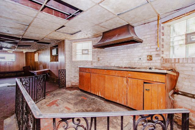 8255 S Saint Lawrence Avenue, Chicago, IL 60619