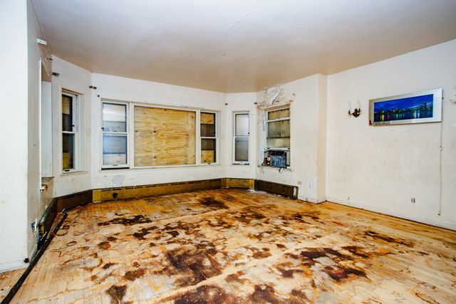 8255 S Saint Lawrence Avenue, Chicago, IL 60619