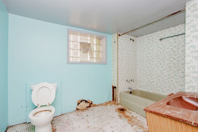 8255 S Saint Lawrence Avenue, Chicago, IL 60619