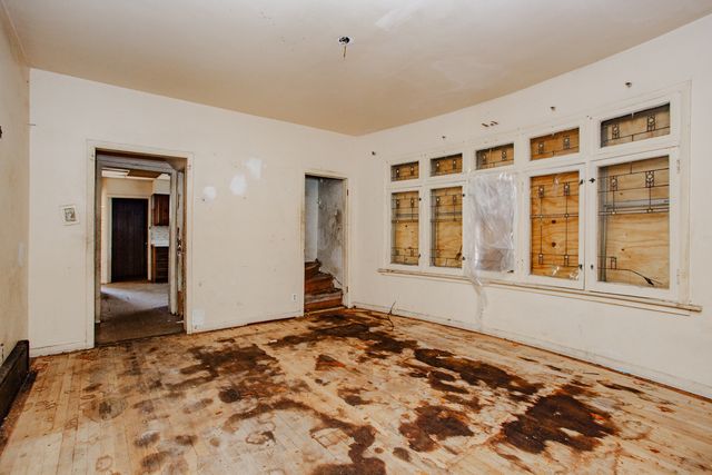 8255 S Saint Lawrence Avenue, Chicago, IL 60619