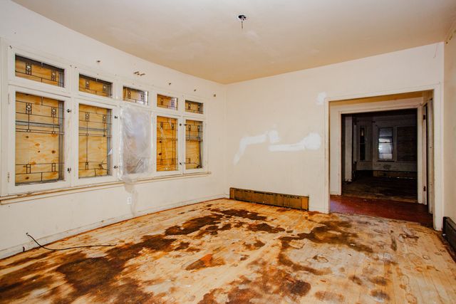 8255 S Saint Lawrence Avenue, Chicago, IL 60619