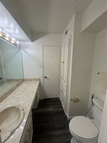 5014 Les Chateaux Drive 230, Dallas, TX 75235