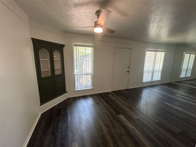 5014 Les Chateaux Drive 230, Dallas, TX 75235