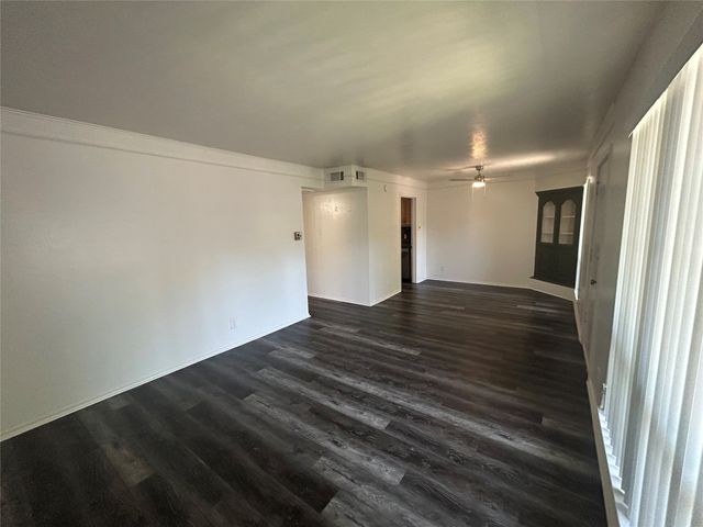 5014 Les Chateaux Drive 230, Dallas, TX 75235