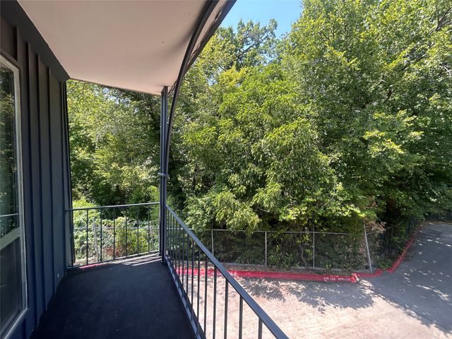 5014 Les Chateaux Drive 230, Dallas, TX 75235