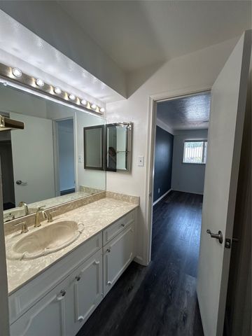 5014 Les Chateaux Drive 230, Dallas, TX 75235