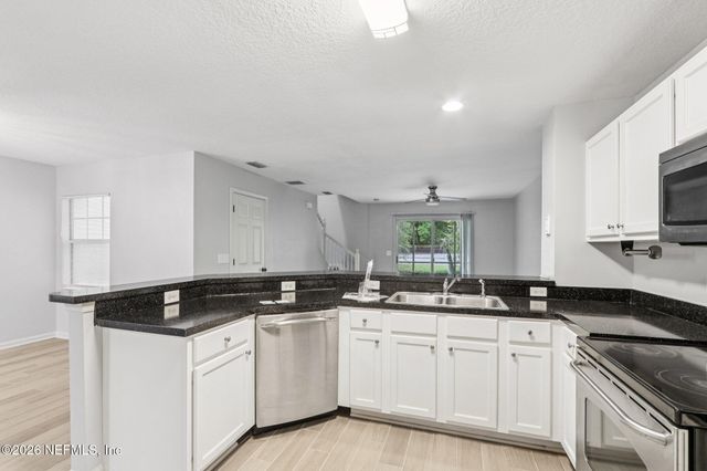 8550 ARGYLE BUSINESS Loop 1507, Jacksonville, FL 32244