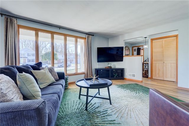 120 Lantern Lane, Brighton, NY 14623