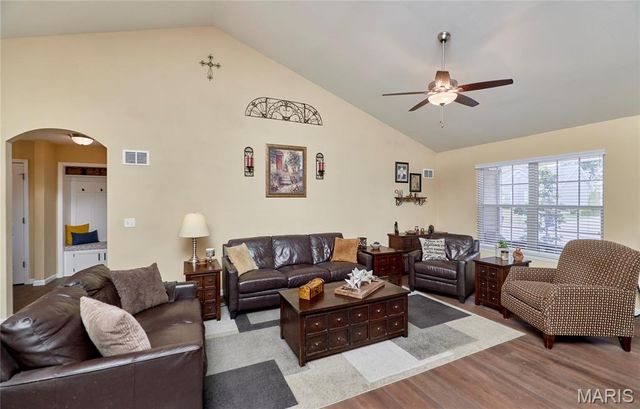 548 Long Train Drive, Troy, MO 63379