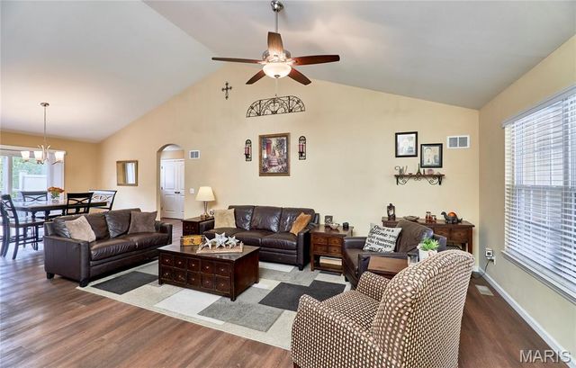 548 Long Train Drive, Troy, MO 63379