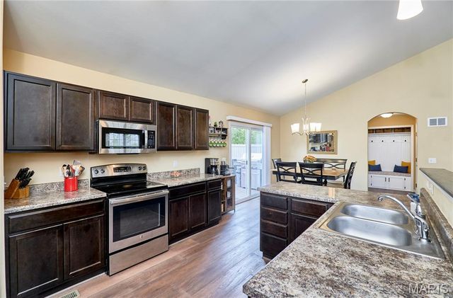 548 Long Train Drive, Troy, MO 63379