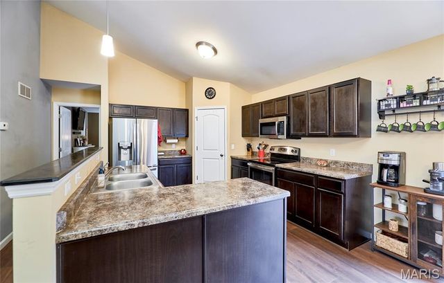 548 Long Train Drive, Troy, MO 63379