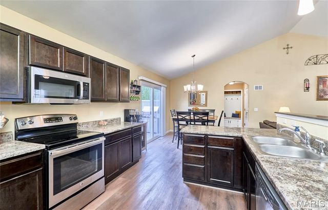 548 Long Train Drive, Troy, MO 63379