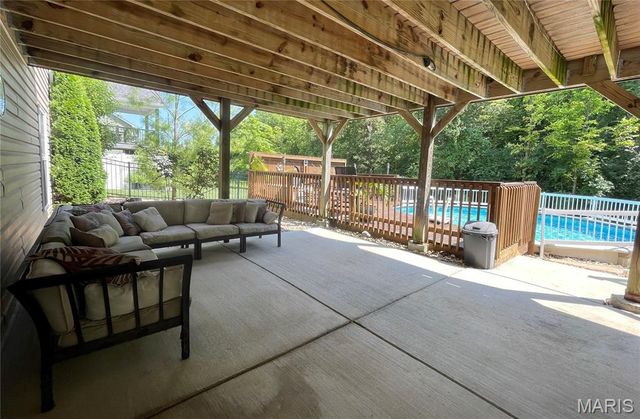 548 Long Train Drive, Troy, MO 63379