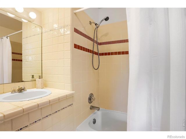 122 Longs Peak Drive, Lyons, CO 80540