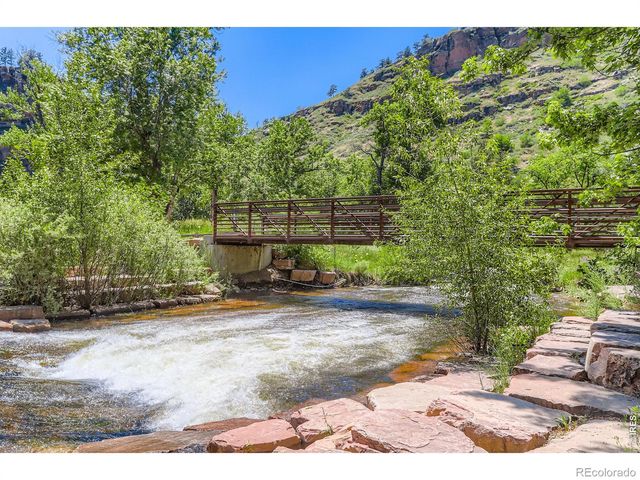 122 Longs Peak Drive, Lyons, CO 80540