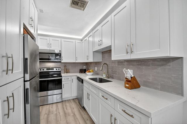 2411 Papaya Drive 103, Delray Beach, FL 33445
