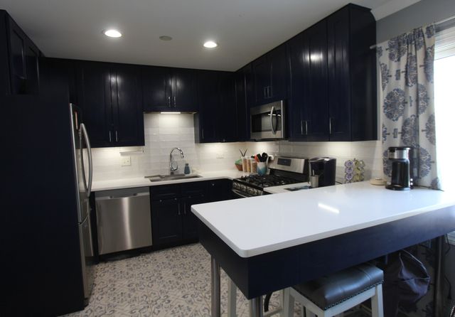 98 Wiltshire Court, Schaumburg, IL 60193