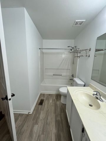 648 Springwood Drive 1, Joliet, IL 60431