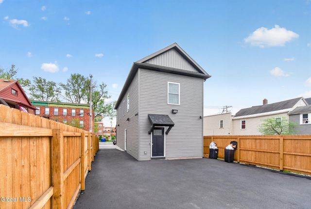 20 Monroe Street, Schenectady, NY 12305