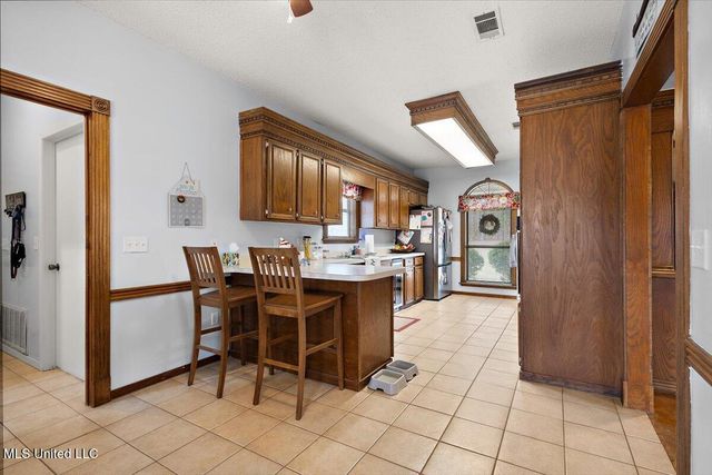 561 N Springlake Circle, Terry, MS 39170