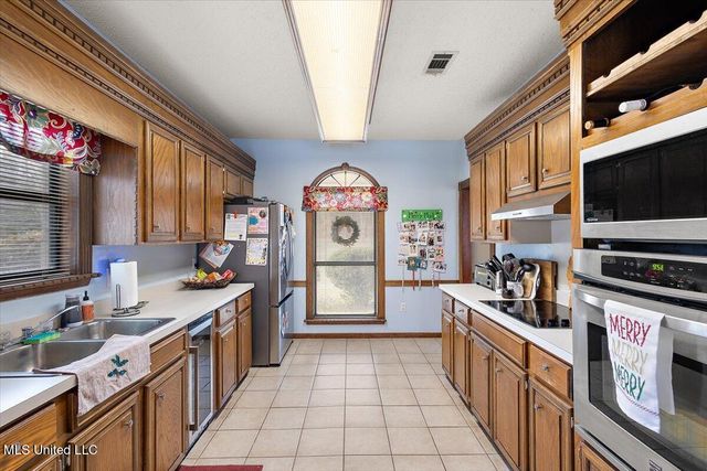 561 N Springlake Circle, Terry, MS 39170