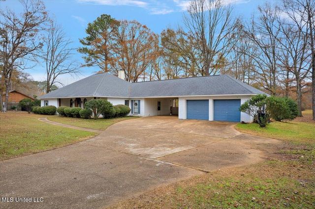 561 N Springlake Circle, Terry, MS 39170